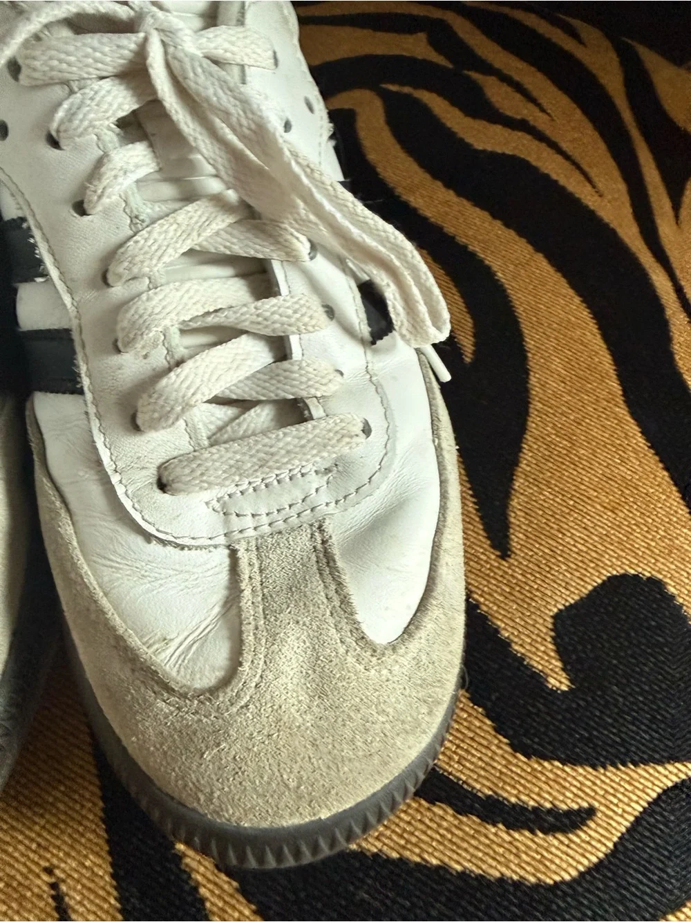 ADIDAS Men’s Size 7 White and Black Samba Sneakers EUC - Picture 4 of 10